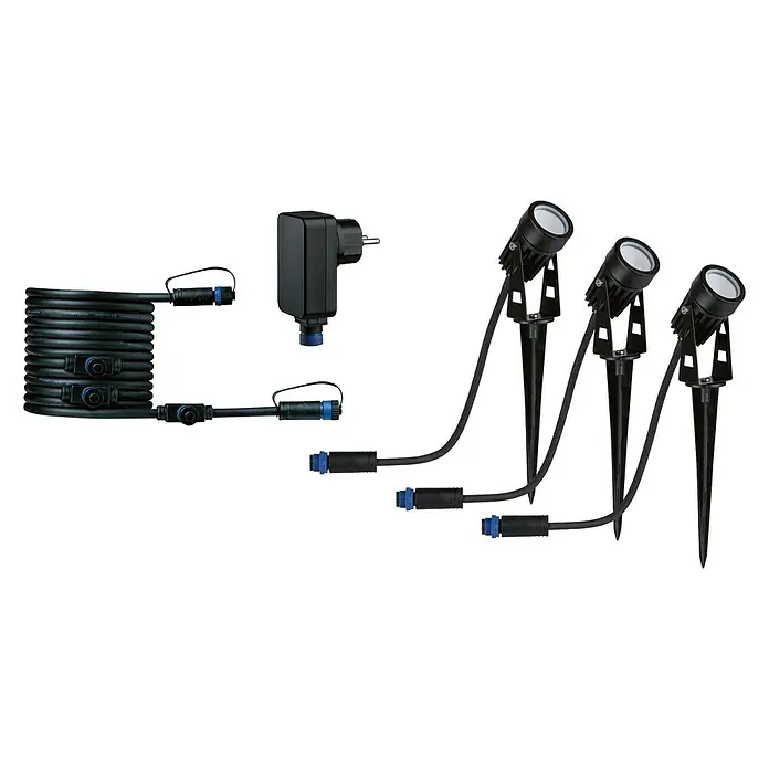 Paulmann Plug & Shine LED-Gartenspot-Set - 3 W, Erdspieß, Höhe: 26 cm - Nahaufnahme eines Sets von Gartenstrahlern mit Erdspießen, Kabeln und Stromanschluss auf schwarzem Hintergrund.