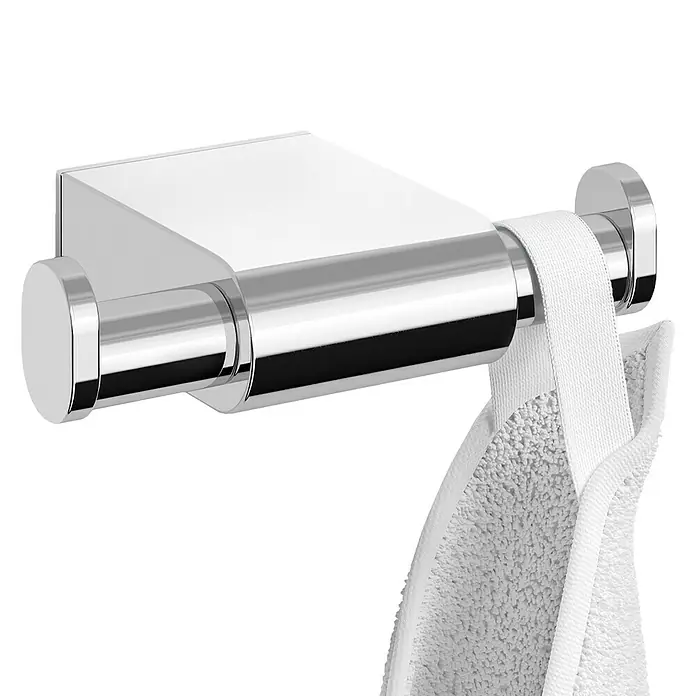 Zack Atore Doppelhaken - Edelstahl, Glänzend - Ein chromfarbener Handtuchhalter mit einem weißen Handtuch, der Funktionalität und modernes Design im Badezimmer vereint.