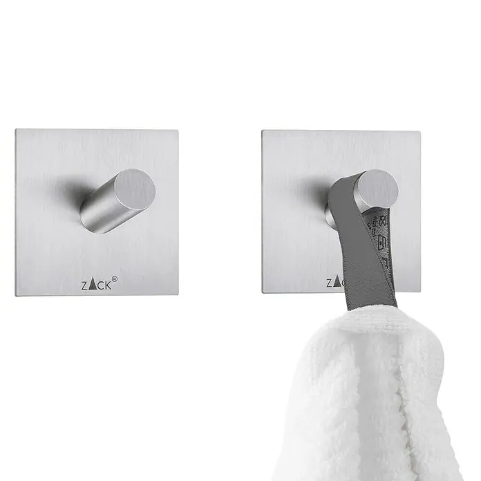 Zack Handtuchhaken - 2 Stk., Eckig, Edelstahl, Matt - Zwei ZACK Haken an einer Wand, einer mit einem Handtuch. Die Haken sind quadratisch und aus Edelstahl gefertigt. Der Fokus liegt auf dem ZACK Haken.