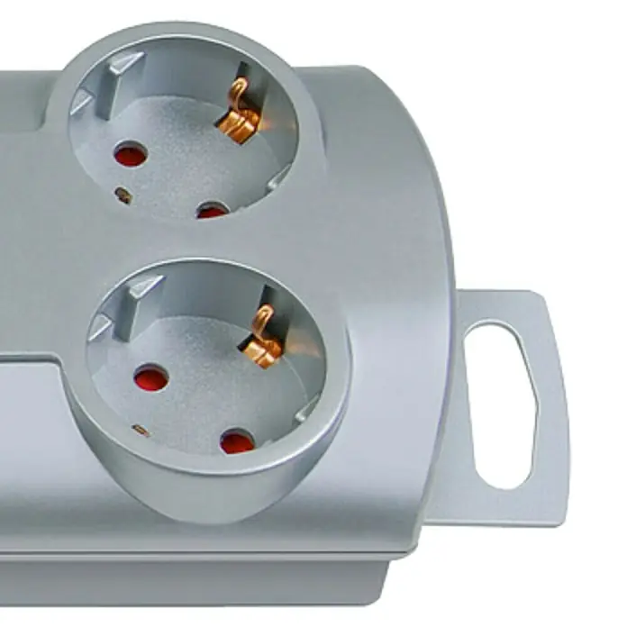Brennenstuhl Primera-Line Base de enchufe múltiple - Plateado, Longitud del cable: 2 m, IP20, Con interruptor - Primer plano de una regleta plateada con dos enchufes Schuko y un soporte para facilitar el montaje, para una conexión eléctrica segura.