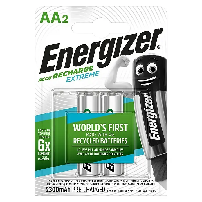 Energizer Akku Rechargeable Extreme AA - 2.300 mAh, 2 Stk., Mignon AA - Abbildung einer AA2 Energizer Accu Recharge Extreme Batterie, die für ihre lange Lebensdauer und ihren umweltfreundlichen Aspekt mit 4% Recyclingmaterial wirbt.