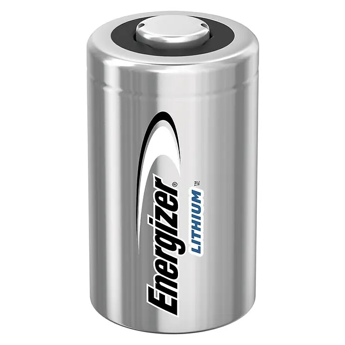 Energizer Batterie - Lithium, CR2, 3 V, 2 Stk. - Nahaufnahme einer Energizer Lithium Batterie. Das Bild zeigt die Details der Batterie, inklusive des Markennamens und der Materialbeschaffenheit.