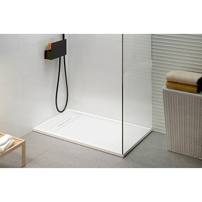 Plato de ducha Line - L x An: 70 x 120 cm, Blanco - Un baño moderno con un plato de ducha blanco y elegante y una mampara de vidrio minimalista.