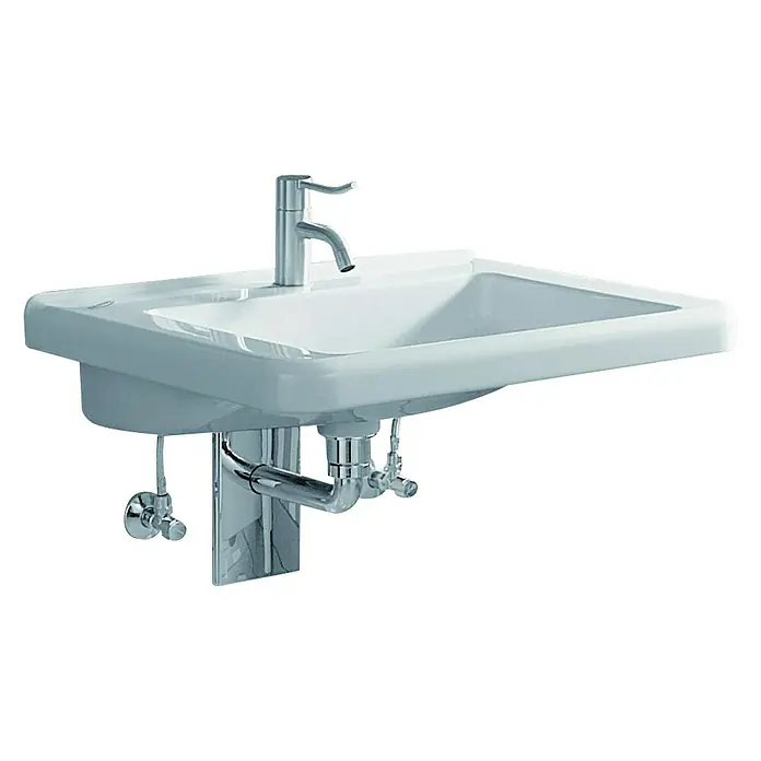Geberit Renova Comfort Waschtisch - 55 x 52,5 cm, Ohne Spezialglasur, Hahnloch: Mitte, Ohne Überlauf, Weiß - Bild einer modernen, weißen Waschtischarmatur mit Chromarmaturen und glänzenden Rohrleitungen vor einem schwarzen Hintergrund.
