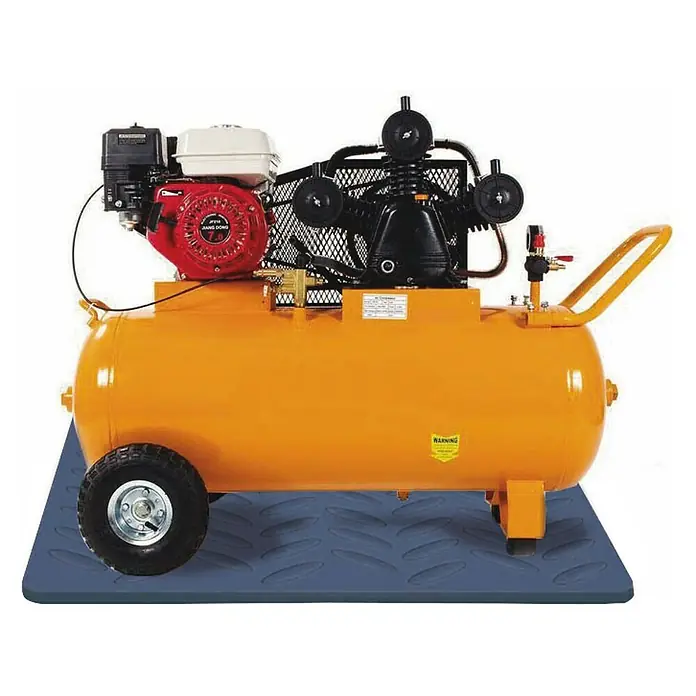 Estera antideslizante - L x An: 60 x 60 cm, Negro - Un compresor portátil pintado de amarillo con motor rojo sobre una alfombra gris antideslizante. Ideal para taller y obra.