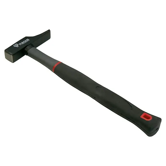 Martillo de albañil 28 mm - Acero - Un martillo de cerrajero negro y gris de Tuman, ideal para trabajos de metal y otras actividades artesanales.