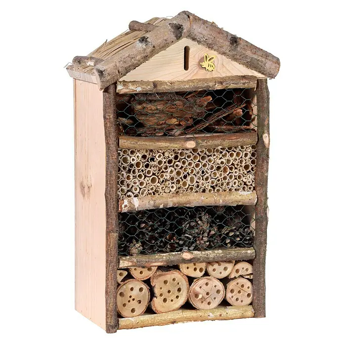 Dobar Insektenhotel - 29 x 14 x 43 cm, Holz, Mit Schilfdach - Ein detailreiches Insektenhotel aus Holz mit verschiedenen Füllungen zur Förderung der Artenvielfalt im Garten.