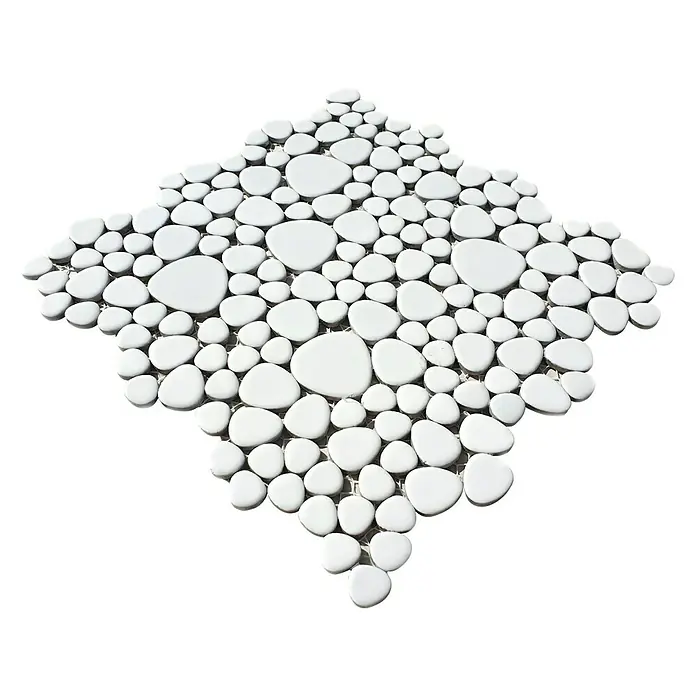 Mosaikfliese Kiesel Uni XKM 100N - 27,5 x 27,5 cm, Weiß, Glänzend - Ein quadratisches Mosaikfliesenmuster in Weiß mit abgerundeten Kieselformen, ideal für stilvolle Wand- und Bodengestaltung im Innenbereich.