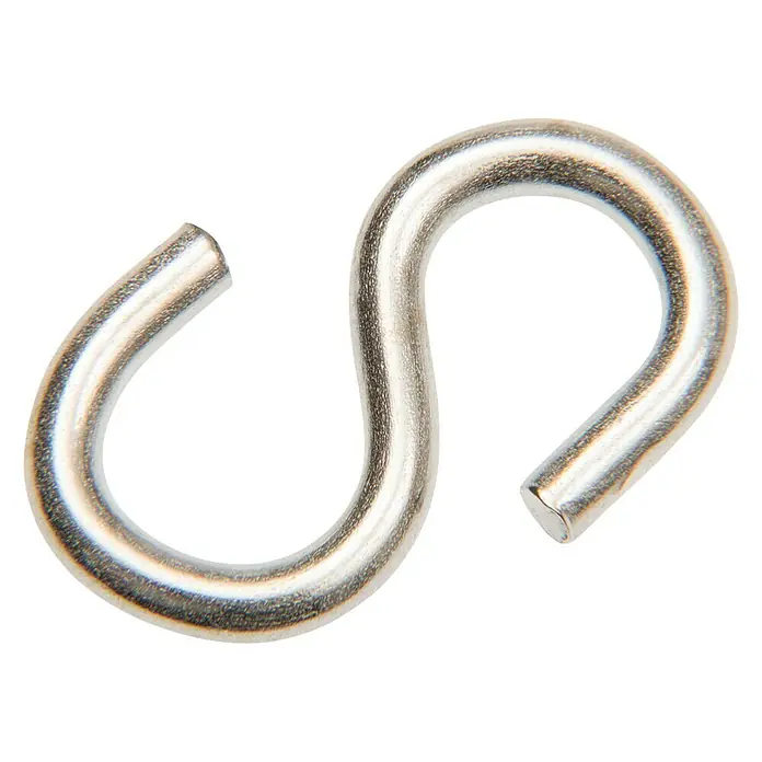 Gancho en S - Acero, Diámetro: 4 mm - Primer plano de un gancho en forma de S de metal brillante, ideal para colgar objetos ligeros y organizar diversos artículos.