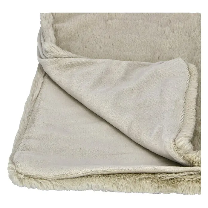 Decke Happy - Beige, 200 x 150 cm, 100 % Polyester - Nahaufnahme einer beigen Kunstfell-Decke, die weich und einladend aussieht. Ideal für Wärme und Komfort im Wohnbereich.