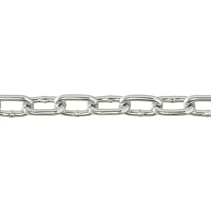 Stabilit Rundstahlkette Meterware - 5 mm, Stahl, Galvanisch verzinkt, A-Form - Nahaufnahme einer silberfarbenen Kette, die robust und widerstandsfähig wirkt, ideal für Sicherheitsanwendungen und als stilvolles Accessoire.