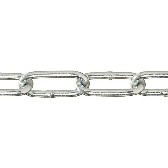 Stabilit Rundstahlkette Meterware - 6 mm, Stahl, Galvanisch verzinkt, C-Form - Nahaufnahme einer robusten Stahlkette mit glänzenden, silberfarbenen Gliedern auf schwarzem Hintergrund.
