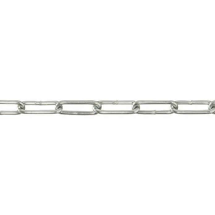 Stabilit Rundstahlkette Meterware - 2 mm, Stahl, Galvanisch verzinkt, C-Form - Detailaufnahme einer silberfarbenen Kette mit länglichen Gliedern auf schwarzem Hintergrund. Robustheit und Eleganz vereint.