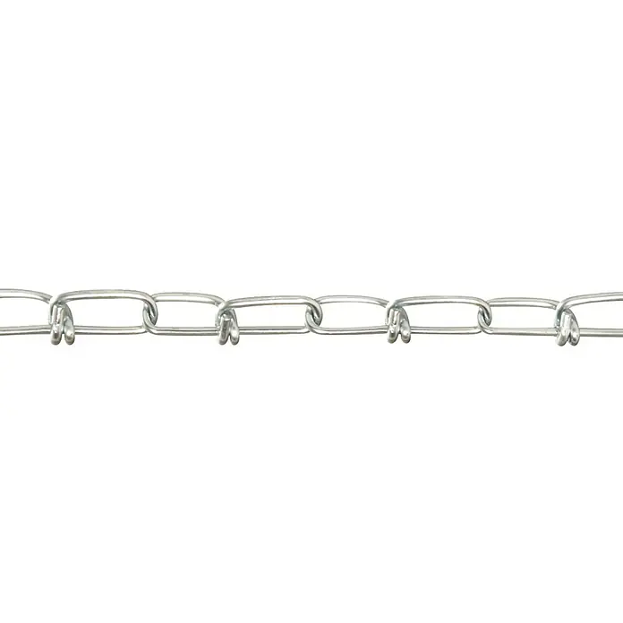 Stabilit Knotenkette Meterware - 2,8 mm, Stahl, Galvanisch verzinkt - Nahaufnahme einer robusten, glänzenden Metallkette auf schwarzem Hintergrund, die Stärke und Verbindung symbolisiert.