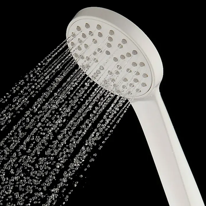 Mixomat Handbrause Lech - Anzahl Funktionen: 1 Stk., Weiß - Ein weißer Duschkopf, aus dem Wasser fließt, vor einem schwarzen Hintergrund. Der Duschkopf ist modern und funktional gestaltet.