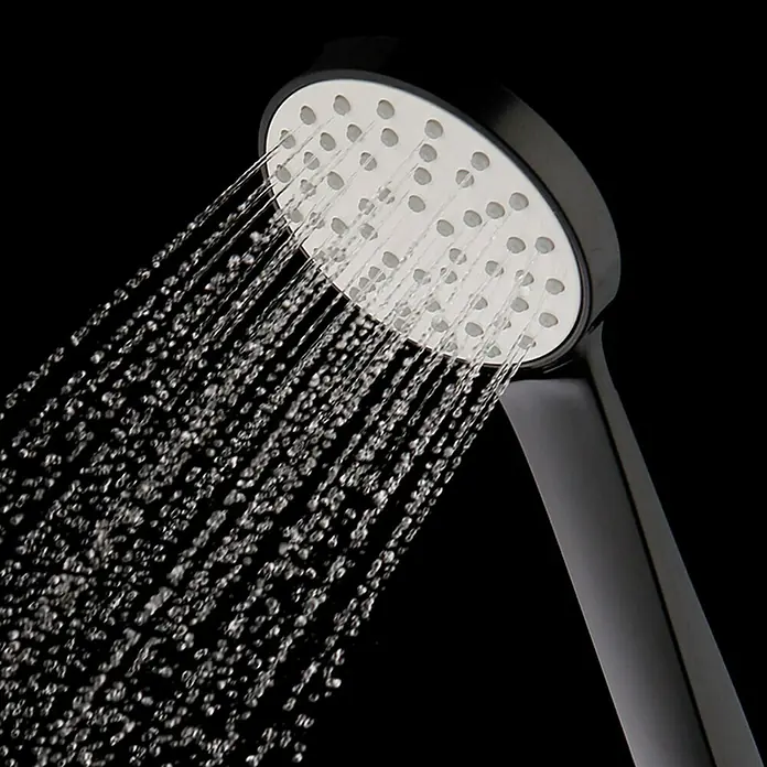 Mixomat Handbrause Lech - Anzahl Funktionen: 1 Stk., Schwarz - Schwarzer Duschkopf mit Wasserstrahlen. Das moderne Design macht ihn zu einem eleganten Detail im Badezimmer. Perfekt für ein entspannendes Duscherlebnis.