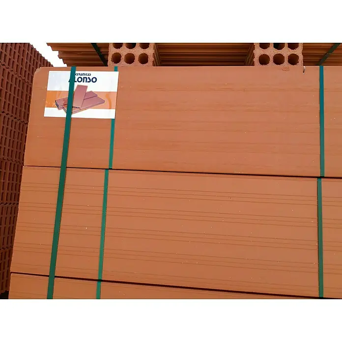 BHS Valencia Ladrillo Bardo - 25 x 80 cm - Imagen de un paquete de ladrillos rojos con cinta verde, apilados y listos para su uso en la construcción.