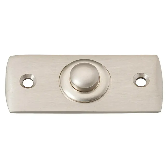 Heidemann Klingeltaster Aries - Silber, Drahtgebunden, 3 x 65 x 27 mm - Nahaufnahme einer Klingelplatte aus gebürstetem Nickel mit einer runden Klingeltaste in der Mitte und zwei Befestigungslöchern.