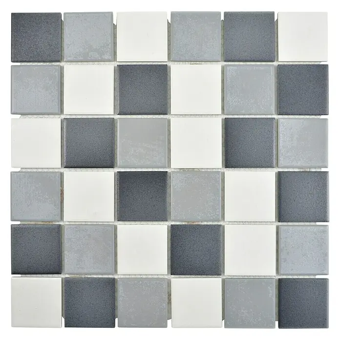 Mosaikfliese Quadrat Mix CD 216 - 30,6 x 30,6 cm, Grau/Schwarz, Matt - Nahaufnahme eines Musters aus quadratischen Mosaikfliesen in Grau- und Weißtönen, perfekt für die Gestaltung von Badezimmern oder Küchen.
