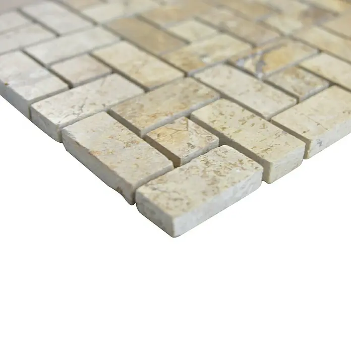 Mosaikfliese Uni XNM BS13 - 30,5 x 30,5 cm, Beige/Braun, Glänzend - Nahaufnahme von rechteckigen, beigen Mosaikfliesen mit einer dezenten Textur, die sich ideal für stilvolle Wand- oder Bodengestaltungen eignen.