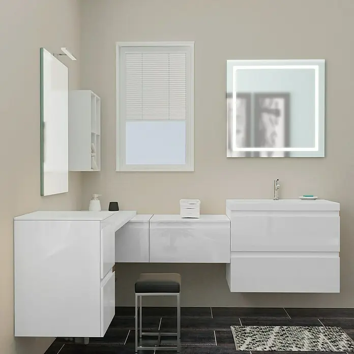 Camargue Espacio Waschtischunterschrank - 80 x 46 x 60 cm, 2 Schubkästen, Gama weiß glänzend - Modernes Badezimmer-Interieur mit weißem Waschtisch, beleuchtetem Spiegel und dunklem Fliesenboden. Elegantes Design für ein stilvolles Bad.