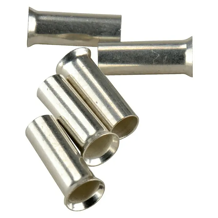 BAUHAUS Aderendhülse - 4 mm² x 8 mm, 50 Stk. - Das Bild zeigt eine Nahaufnahme von Kabelendhülsen aus Metall, die zur sicheren Verbindung von Kabeln verwendet werden.