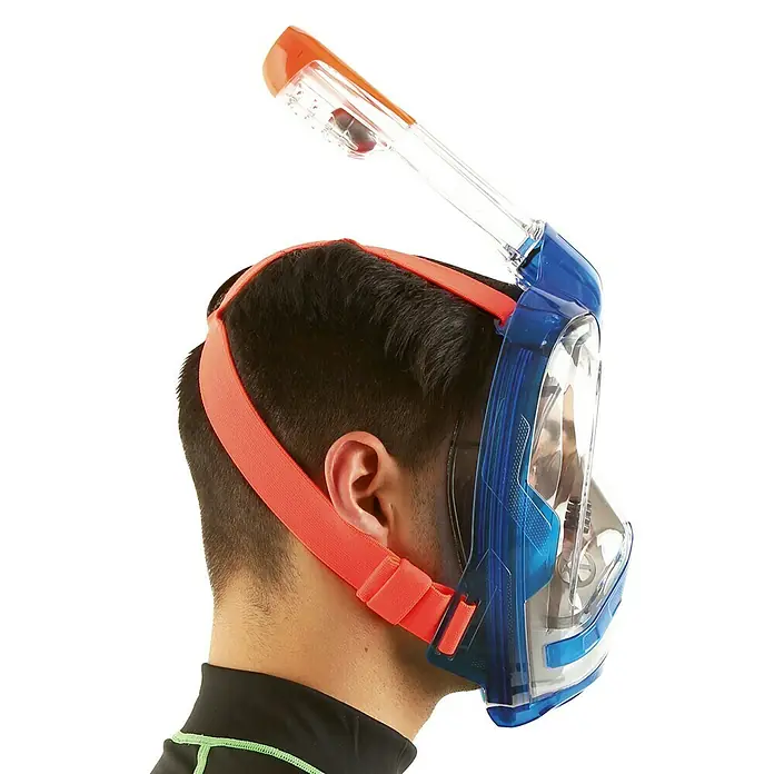 Seac Sub Máscara de Snorkel Mágica - S/M, Plástico, Azul/Naranja - Primer plano de una máscara de snorkel azul con correa naranja, usada por una persona.