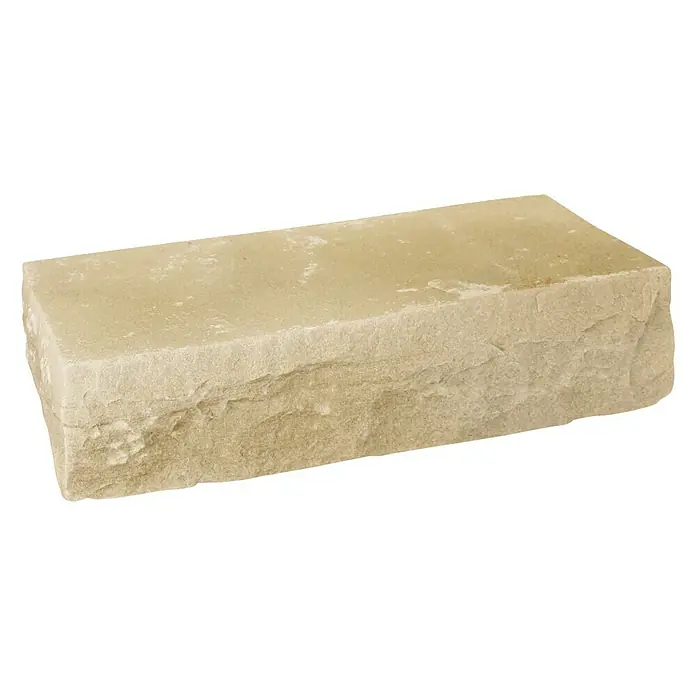 Mauerstein Indian SummerSand, 40 x 20 x 10 cm, Sandstein - Detailaufnahme eines hellen Sandsteinblocks mit rauer Oberfläche, ideal für Bau- und Dekorationszwecke.