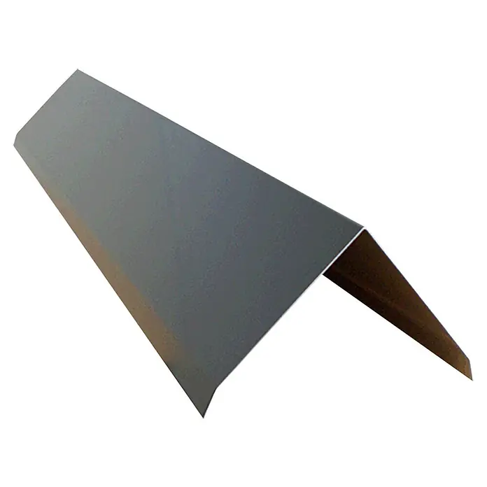 Sarei Firstblech - Zuschnittbreite: 168 mm, Länge: 1.000 mm, Aluminium, Anthrazit - Nahaufnahme eines grauen Winkelprofils aus Metall, das für Bau- oder Konstruktionsprojekte verwendet wird.