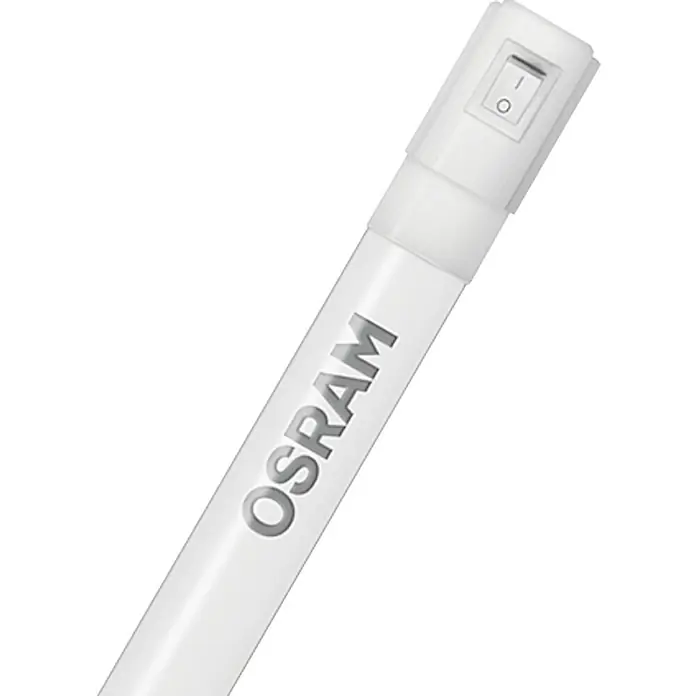 Osram LED-Unterbauleuchte TubeKIT - 8,9 W, Länge: 600 mm, Warmweiß - Nahaufnahme einer OSRAM-LED-Leuchte mit Schalter, ideal für die Beleuchtung von Innenräumen und Arbeitsbereichen.