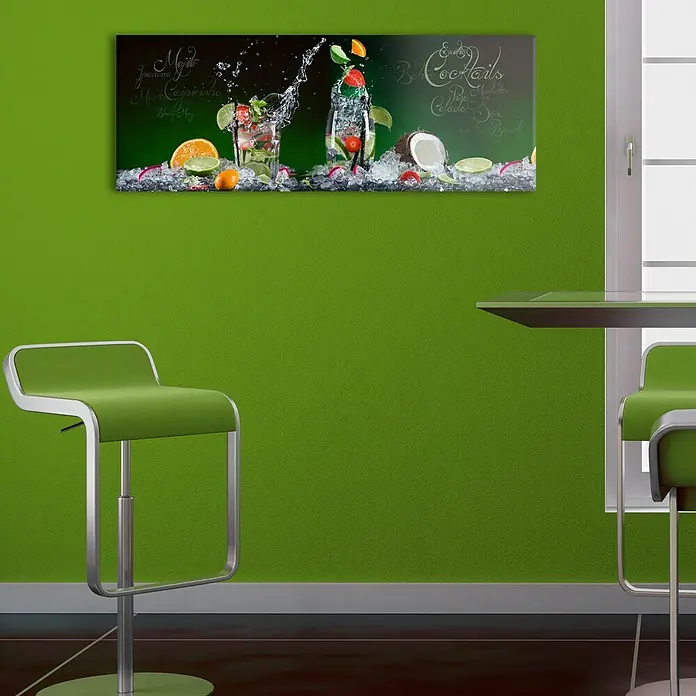 Glasbild - Exotic Cocktails, B x H: 80 x 30 cm - Wandbild mit Cocktails auf Eiswürfeln in einer Bar. Frische Drinks als Dekoration für ein modernes Ambiente.