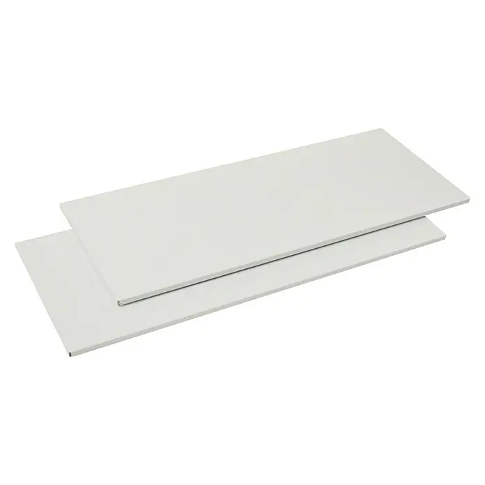 Dolle Stahlfachboden - L x B: 80 x 25 cm, Traglast Einlegeboden: 30 kg, Weiß, 2 Stk. - Zwei weiße Regalböden liegen übereinander, ideal für zusätzlichen Stauraum.