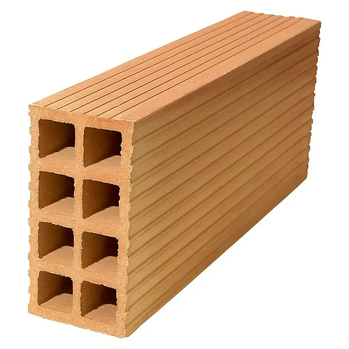 BHS Mallorca Ladrillo hueco Súper H-8 - 10 x 33 cm, Rojo - Un solo ladrillo de terracota perforado con ranuras horizontales, aislado contra un fondo blanco.