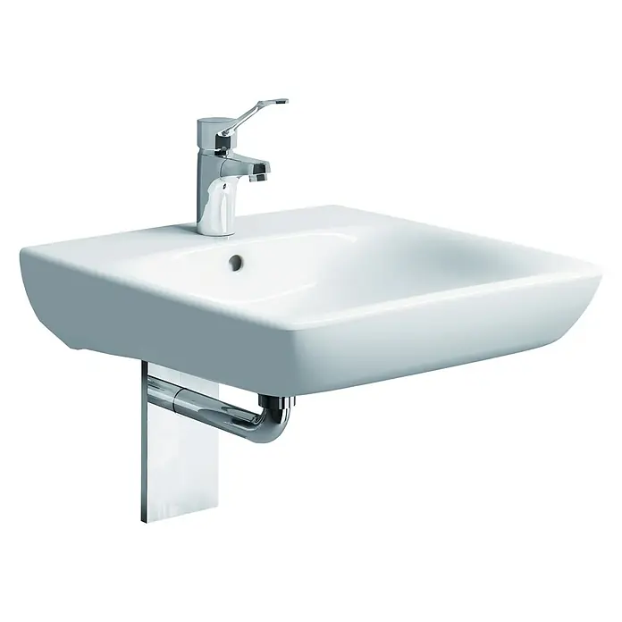 Geberit Renova Comfort Waschtisch barrierefrei - 65 x 55 cm, Mit schmutzabweisender Glasur, Hahnloch: Mitte, Mit Überlauf, Weiß - Nahaufnahme eines modernen, wandmontierten Waschbeckens mit einem eleganten Chromhahn und einem minimalistischen Design.