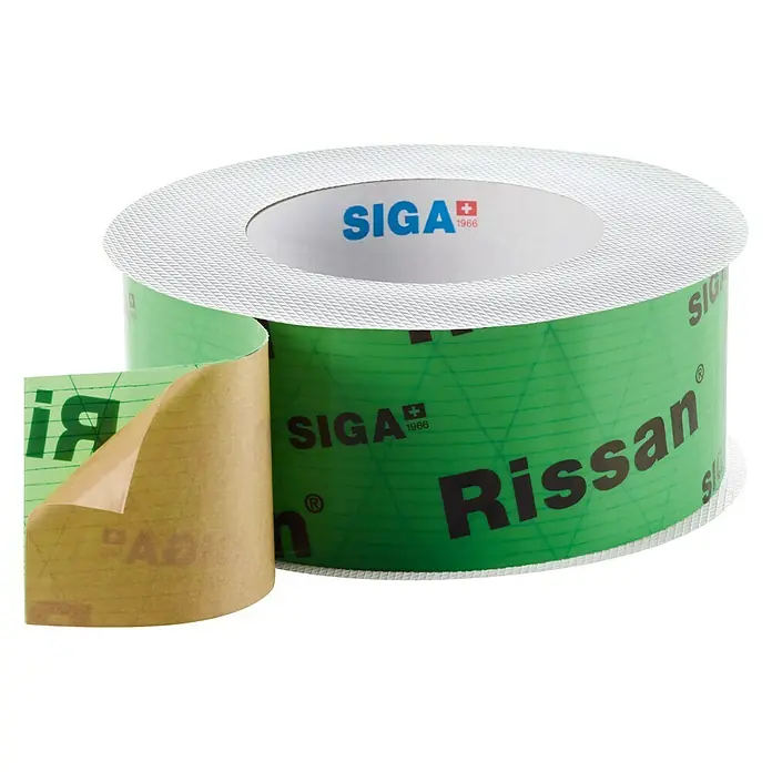 Siga Klebeband Rissan 60 - 25 m x 60 mm, Armierte Spezialfolie aus PE - Detailaufnahme einer Rolle SIGA Rissan Klebeband für luftdichte Verklebungen im Innenbereich, ideal für Bau und Renovierung.