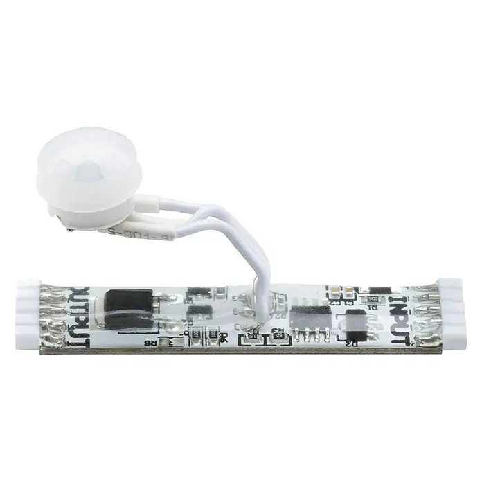 Paulmann MaxLED Sensor de movimiento PIR - Blanco - Primer plano de un sensor de movimiento PIR conectado a una placa de circuito que está equipada con puertos de entrada y salida.