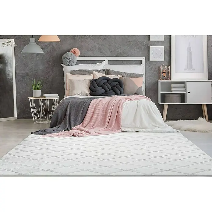 Kayoom Hochflorteppich Vivica 225 - Weiß/Blau, 230 x 160 cm - Dieser Teppich mit Rautenmuster in hellen Farben verleiht dem Raum ein frisches Aussehen. Er ist weich, bequem und passt gut zu modernen Dekorationen.