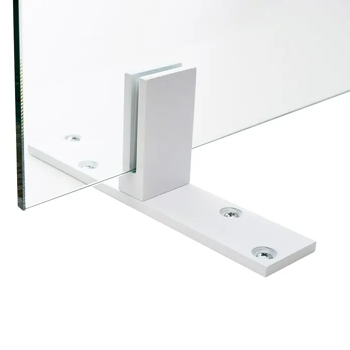 Room Plaza Standfuß - 200 x 40 mm, Weiß, Passend für: Room Plaza Hygieneschutzglas - Nahaufnahme eines Glasregalträgers in Weiß, der ein Glasregal sicher hält und eine moderne Ästhetik bietet.