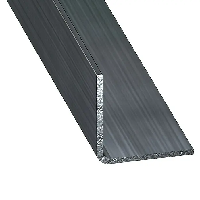 Kantoflex Perfil angular - 2.000 x 15 x 15 mm, Espesor: 1 mm, Acero, Acero gris - Primer plano de un perfil metálico plateado en forma de L sobre fondo negro.