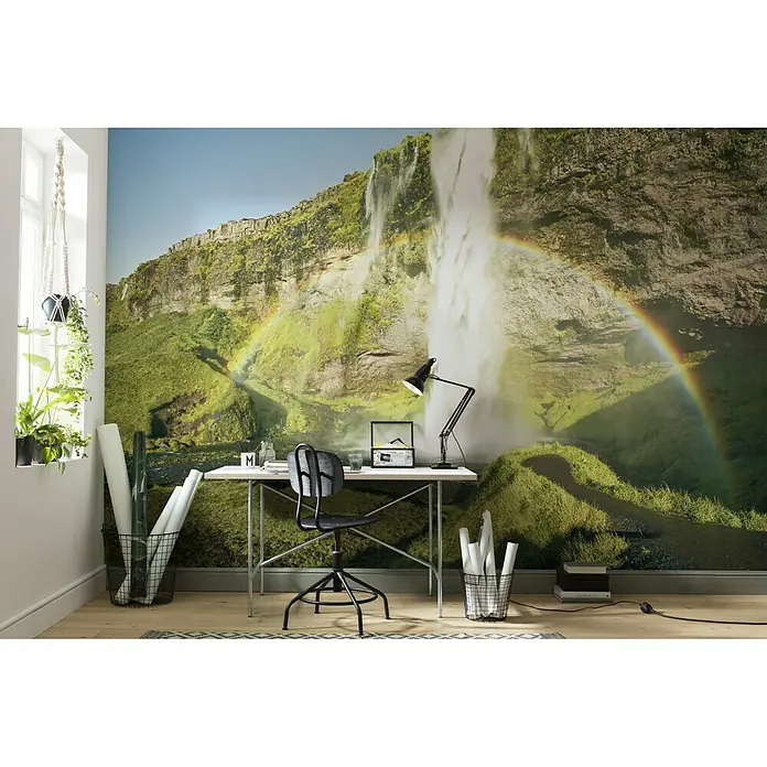 Komar Stefan Hefele Edition 2 Fototapete Power of Iceland - 9 -tlg., B x H: 450 x 280 cm, Vlies - Ein geräumiges Heimbüro mit einem Schreibtisch, einem Stuhl und einer großen Naturtapete.