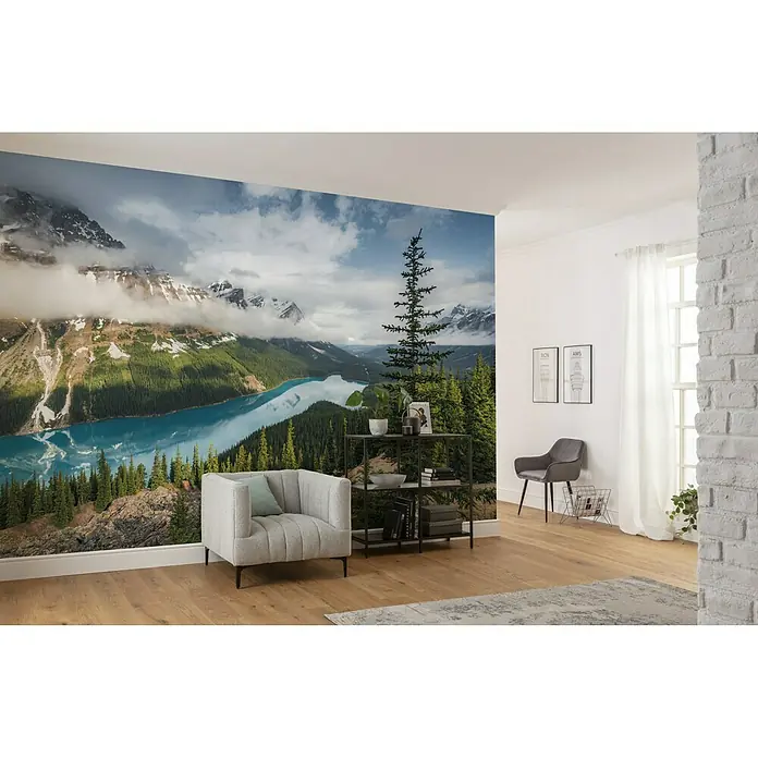 Komar Stefan Hefele Edition 2 Fototapete Wonderland Canada - 9 -tlg., B x H: 450 x 280 cm, Vlies - Elegante Innenraumgestaltung mit einer fotorealistischen Tapete, die eine atemberaubende Berglandschaft mit türkisblauem See zeigt.