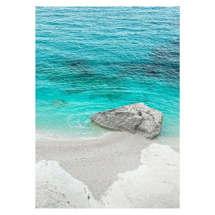 Komar Stefan Hefele Edition 2 Fototapete Dreambay - 4 -tlg., B x H: 200 x 280 cm, Vlies - Felsformation im Meer: Ein großer Felsen liegt an einem Strand mit türkisfarbenem Wasser. Die ruhige Szene lädt zum Verweilen ein.