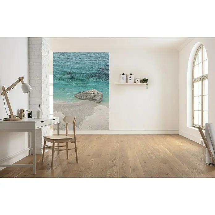 Komar Stefan Hefele Edition 2 Fototapete Dreambay - 4 -tlg., B x H: 200 x 280 cm, Vlies - Ein heller Raum mit einem Holzboden und einem Schreibtisch. Das Highlight ist der schöne Holzboden, der dem Raum Wärme und Charakter verleiht.