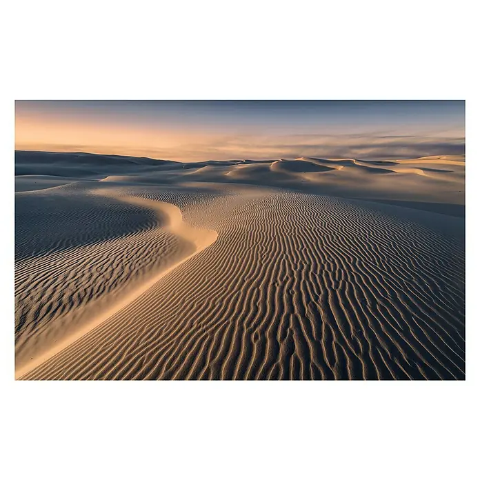 Komar Stefan Hefele Edition 2 Fototapete Glowing Lines - 9 -tlg., B x H: 450 x 280 cm, Vlies - Wüstenlandschaft mit sanften Sanddünen und filigranen Windmustern bei Sonnenaufgang. Die warmen Farben des Himmels spiegeln sich im Sand wider.