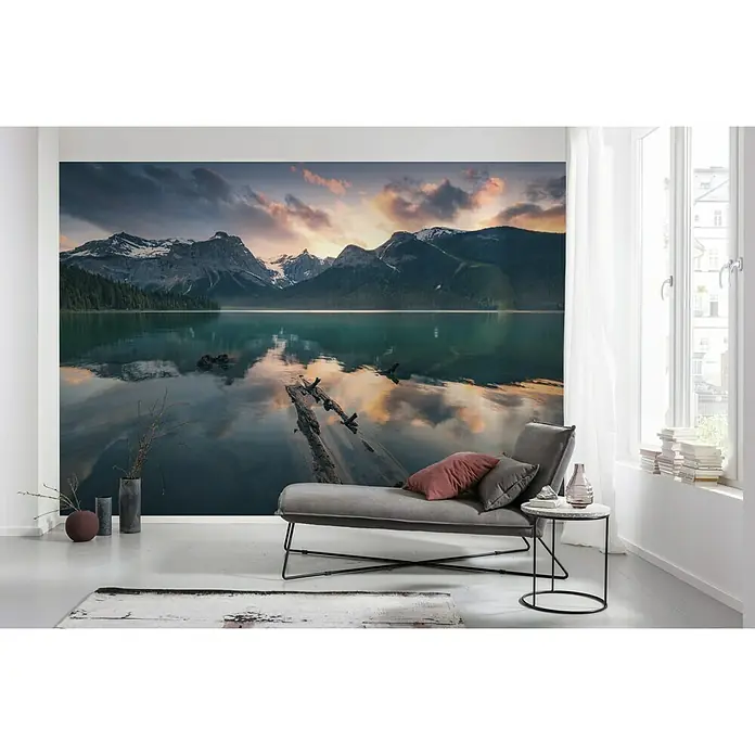 Komar Stefan Hefele Edition 2 Fototapete Burning Emerald - 9 -tlg., B x H: 450 x 280 cm, Vlies - Wandbild mit Bergsee-Motiv, das eine ruhige Atmosphäre schafft. Ideal, um Ihrem Raum eine entspannende Note zu verleihen und die Natur ins Haus zu holen.