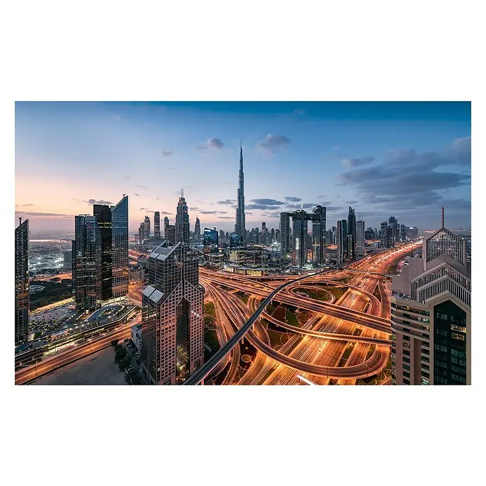 Komar Stefan Hefele Edition 2 Fototapete Lights of Dubai - 9 -tlg., B x H: 450 x 280 cm, Vlies - Dubai Skyline bei Dämmerung: Ein atemberaubender Blick auf die beleuchteten Straßen und die hoch aufragenden Wolkenkratzer der Stadt.