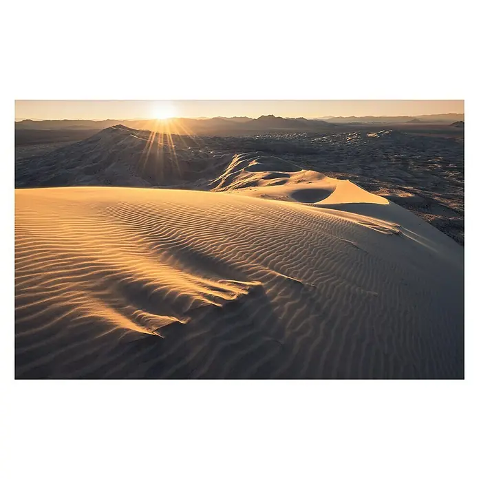 Komar Stefan Hefele Edition 2 Fototapete Mojave Heights - 9 -tlg., B x H: 450 x 280 cm, Vlies - Wunderschöne Sanddünenlandschaft bei Sonnenaufgang. Die goldenen Strahlen tauchen die Wüste in warmes Licht.