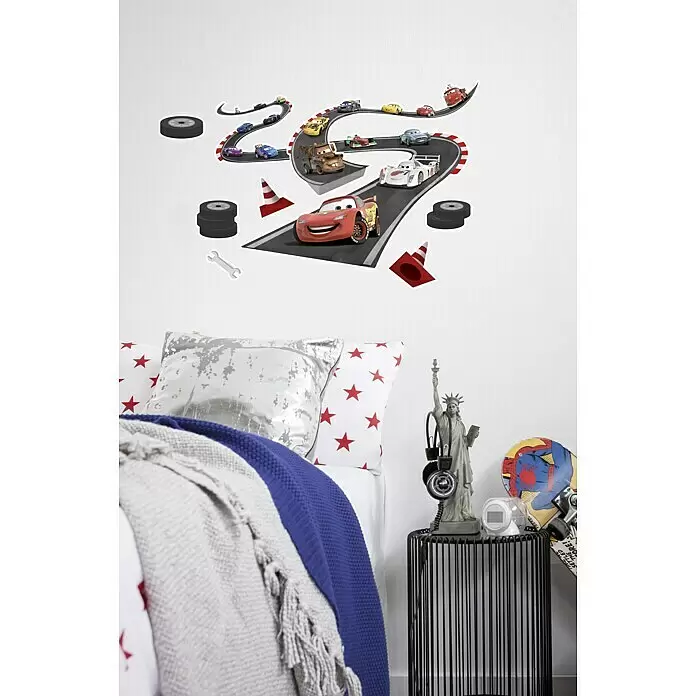 Komar Disney Edition 4 Dekosticker Cars Track - 9 -tlg., Bunt - Stimmungsaufnahme