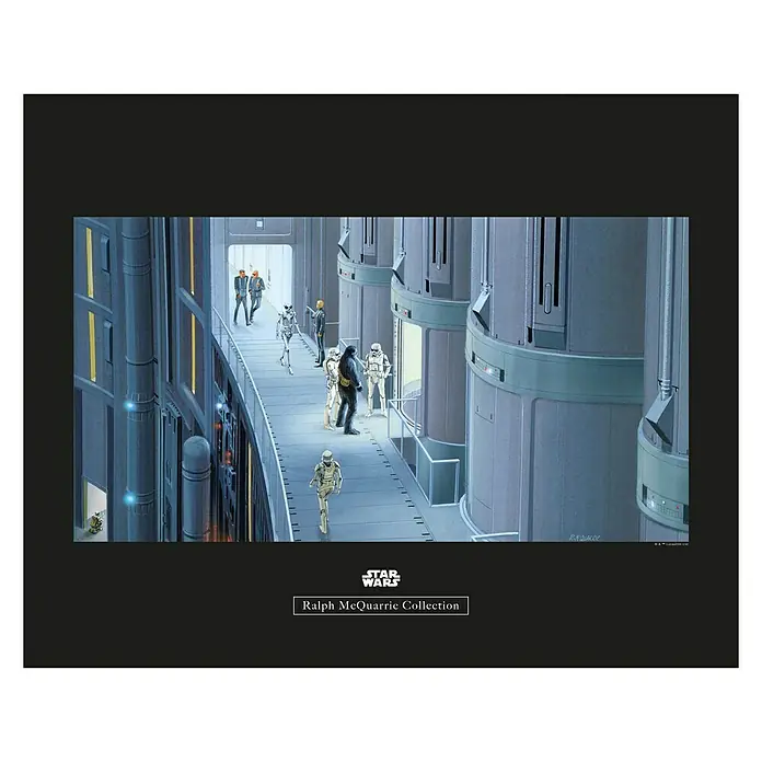 Komar Star Wars Poster RMQ Prison Elevator - Star Wars, B x H: 40 x 30 cm - Ralph McQuarrie Collection Star Wars-Kunstwerk: Eine futuristische Szene mit ikonischen Charakteren auf einem Gang.