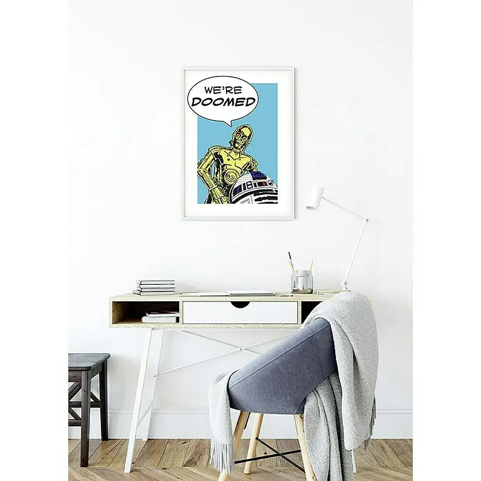 Komar Star Wars Poster Comic Quote Droids - Star Wars, B x H: 30 x 40 cm - Gerahmtes Star Wars-Poster mit C-3PO und R2-D2 über einem Schreibtisch, der ein modernes und lustiges Designelement bietet.